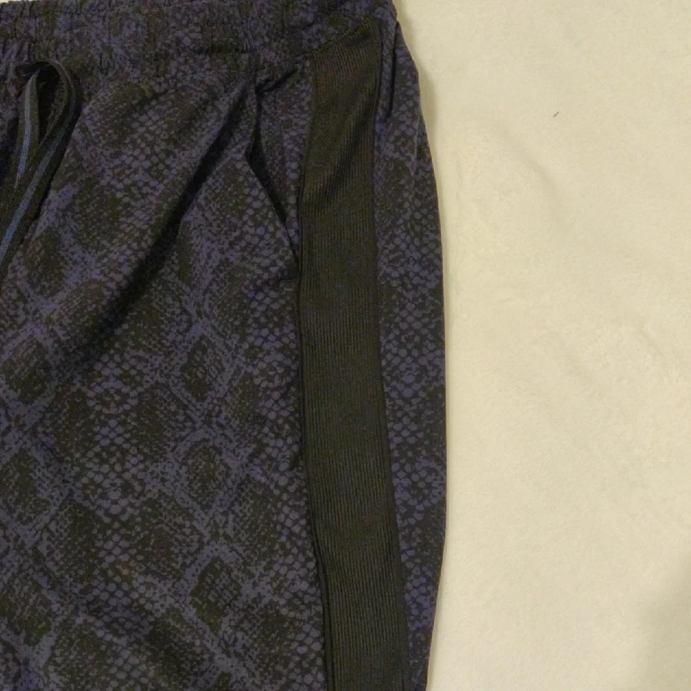 ATHLETA. Men's Black and Blue Patterned Pants